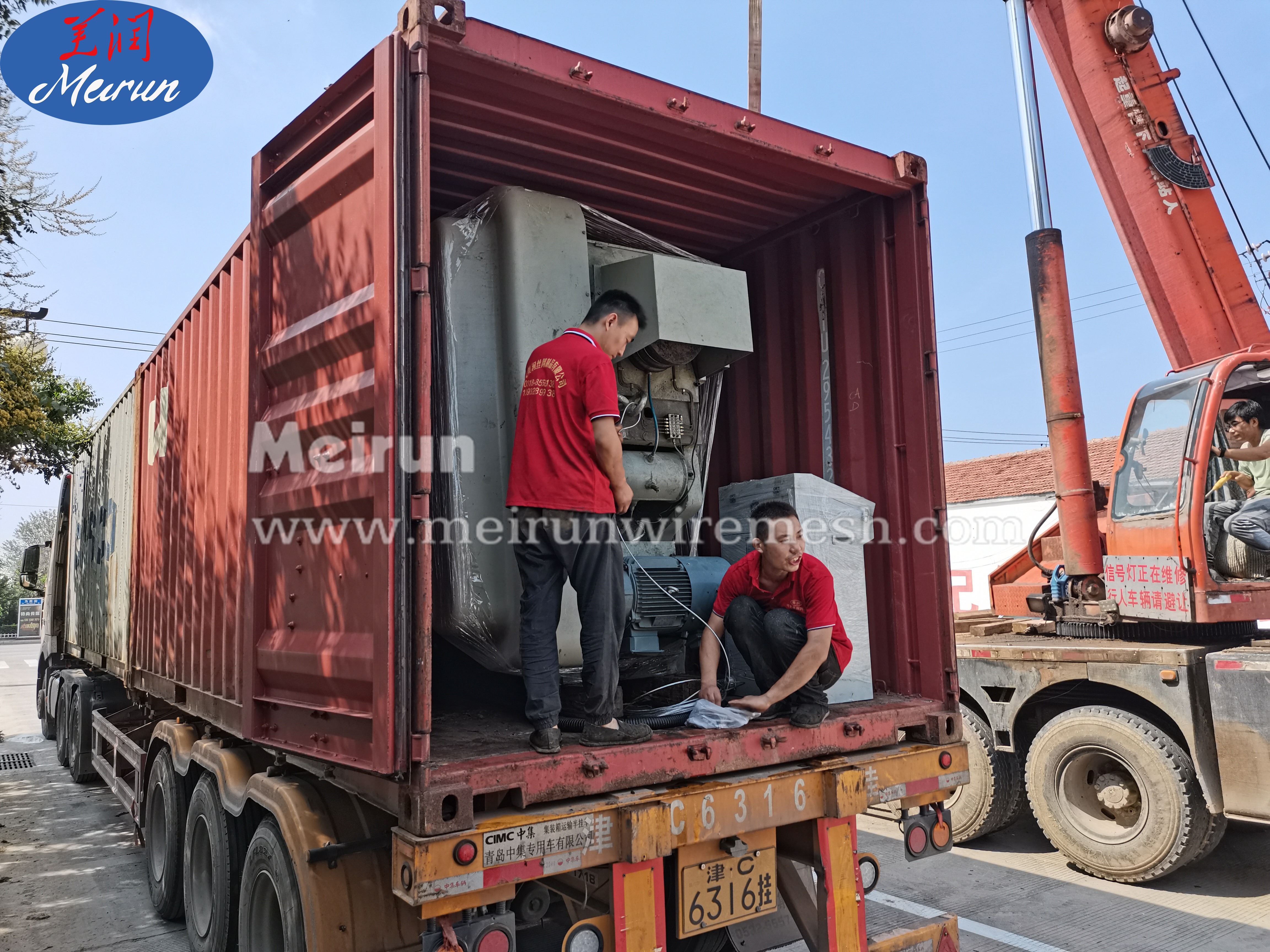 Razor barbed wire making machine packing to Malaysia country 