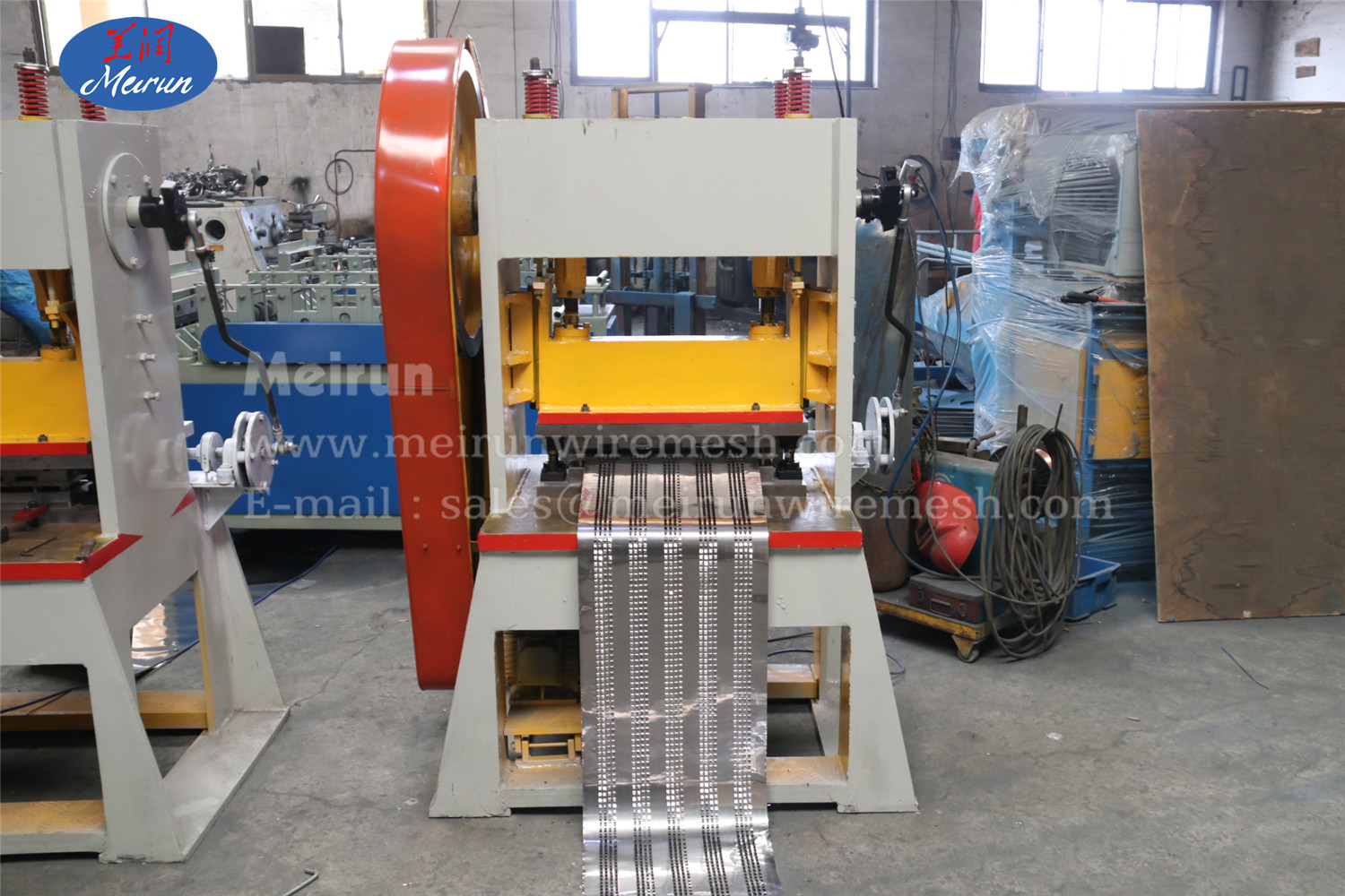 China Factory Wall Steel Formwork/support for Concrete Formwork/galvanized Hi Rib Lath Formwork Making Machine 