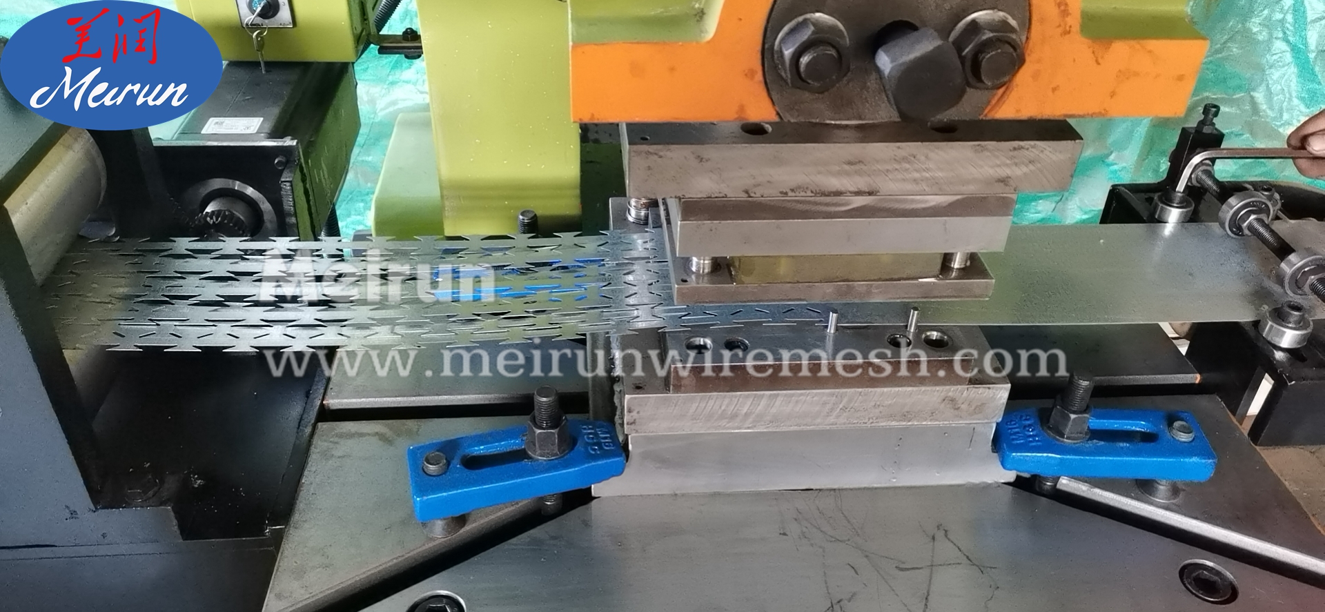 Auto Nine Strip Razor Barbed Wire Machine China Manufacturer